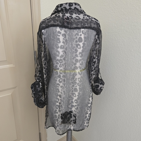 Joe's Jeans leopard silk button-up sheer top M - Picture 4 of 6